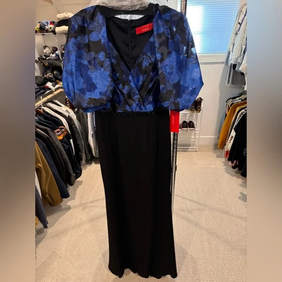 Carmen Marc Valvo Formal Gown. Size 4. - Picture 4 of 8